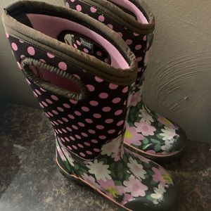 Girl size 12 bogs winter boots
